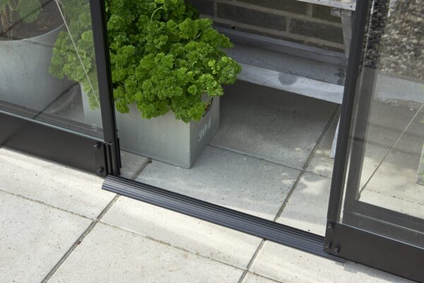 Fundering Qube LT 24 zwart